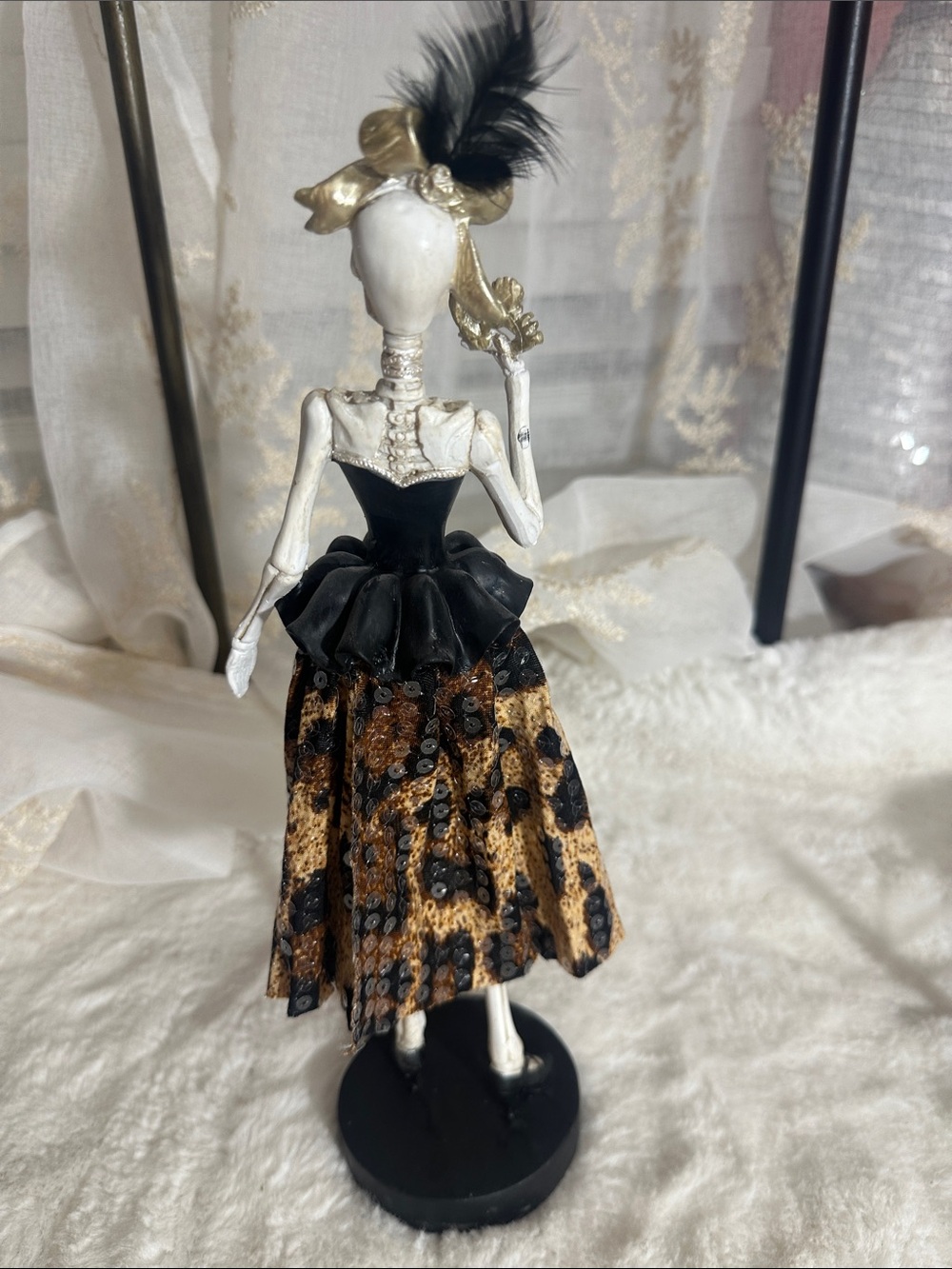 Halloween girl Skelton leopard dress ceramic statue - Picture 2 of 2